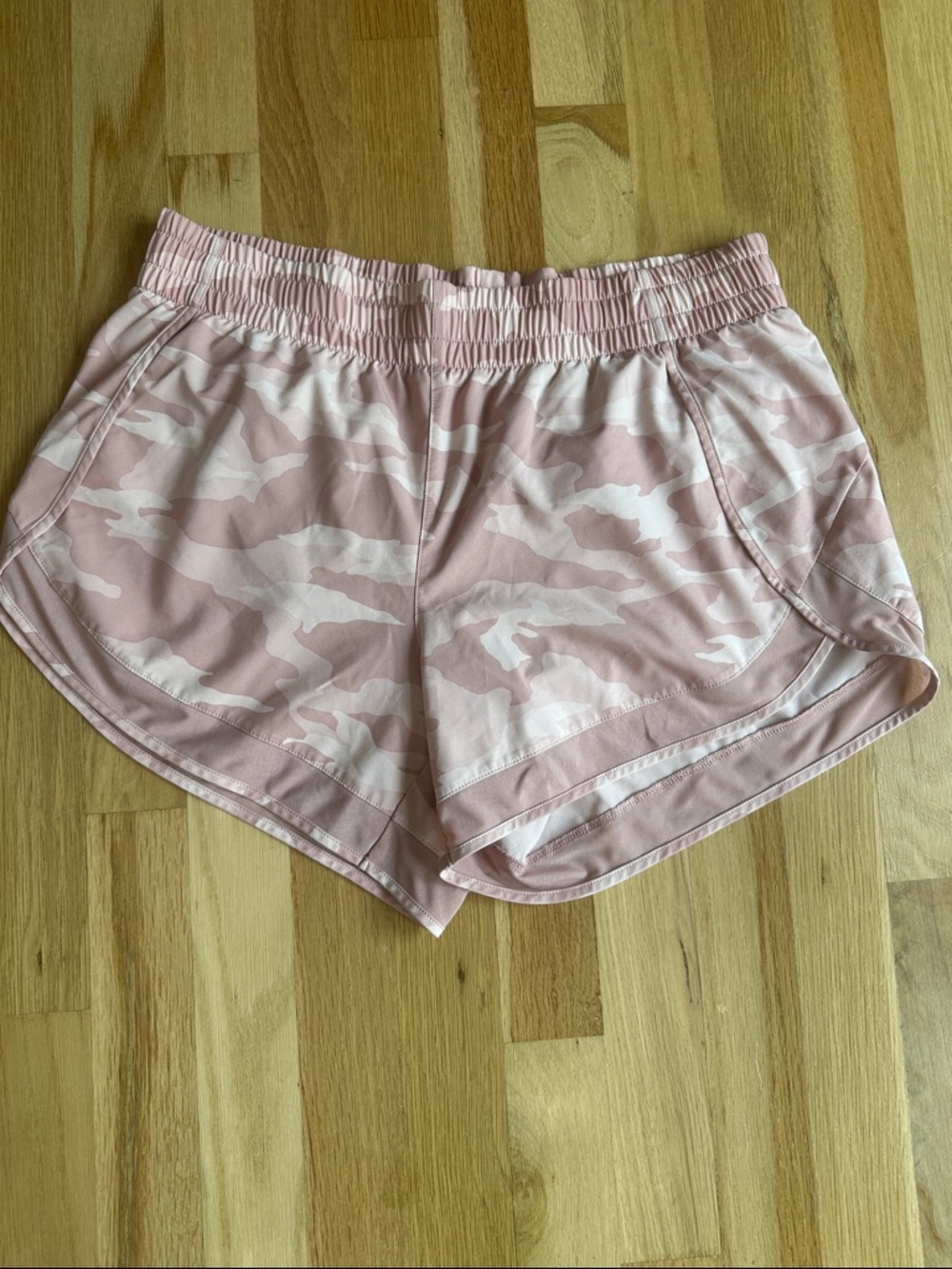 Athleta Printed Mesh Racer 4” Run Short - Pink Camouflage